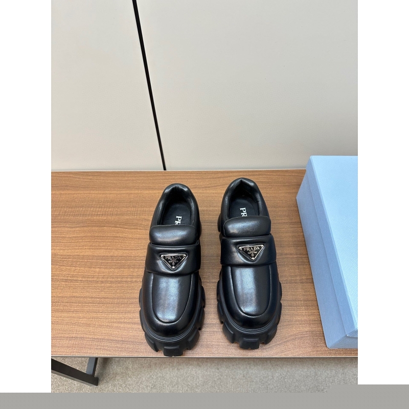 Pra*a casual shoes